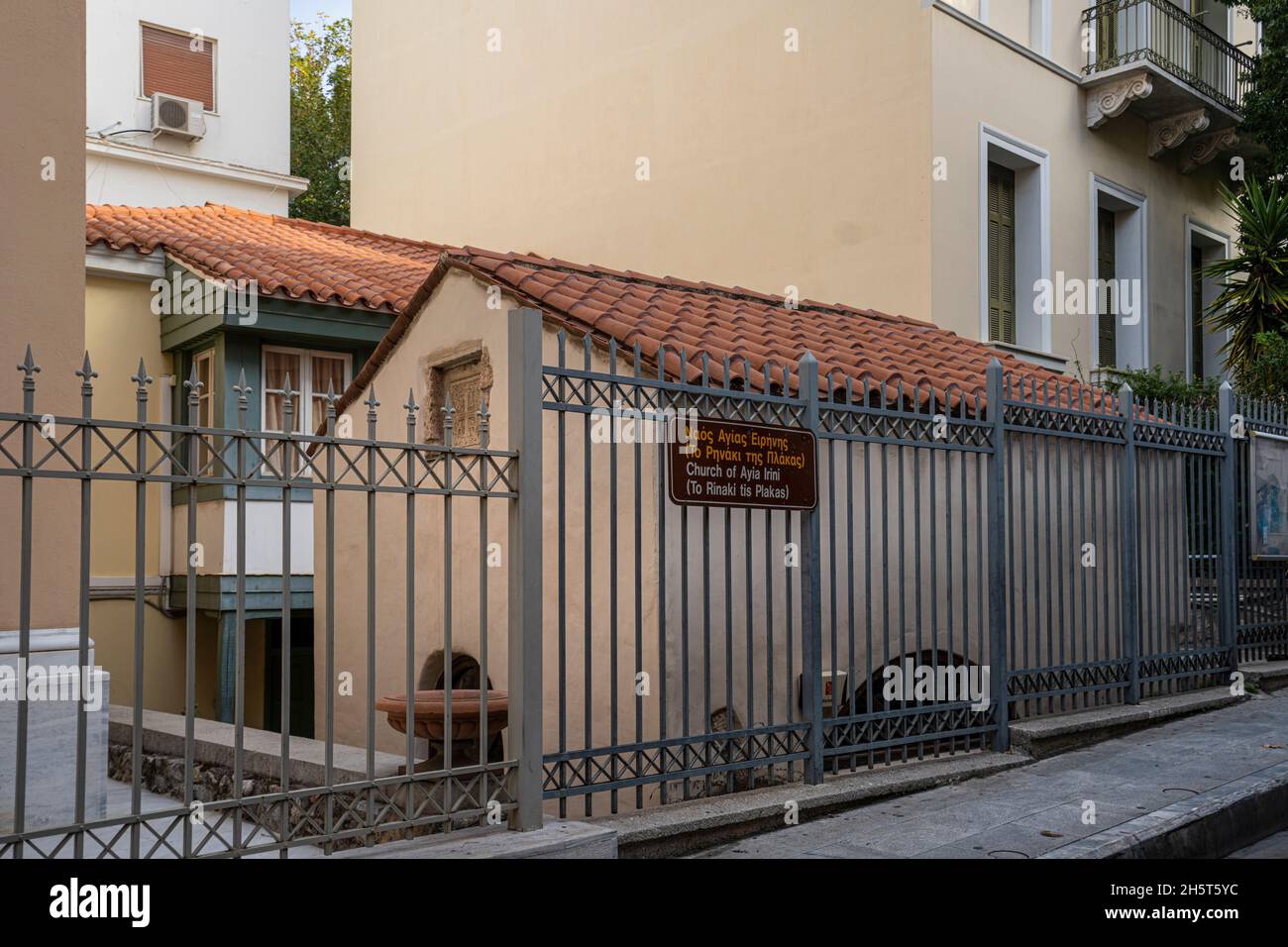 Athènes, Grèce.Novembre 2021. La vue extérieure de la petite église Anya Irini dans le centre-ville Banque D'Images