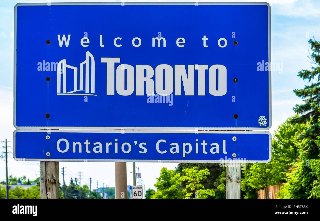 Panneau de signalisation accueillant les conducteurs à Toronto, capitale de la province de l'Ontario au Canada.nov10, 2021 Banque D'Images