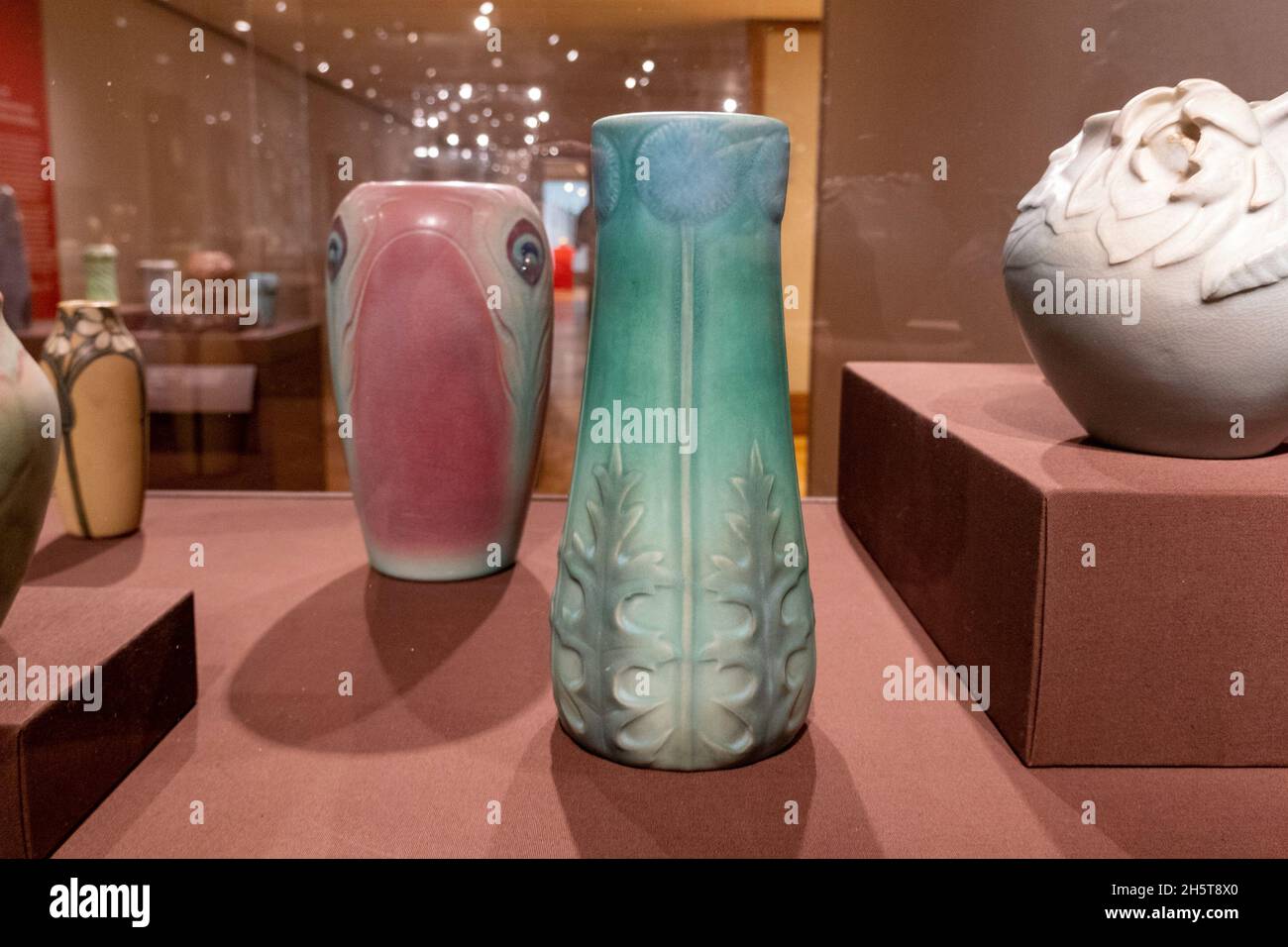 Exposition « cadeaux du feu : céramique américaine » au Metropolitan Museum of Art de New York, États-Unis Banque D'Images