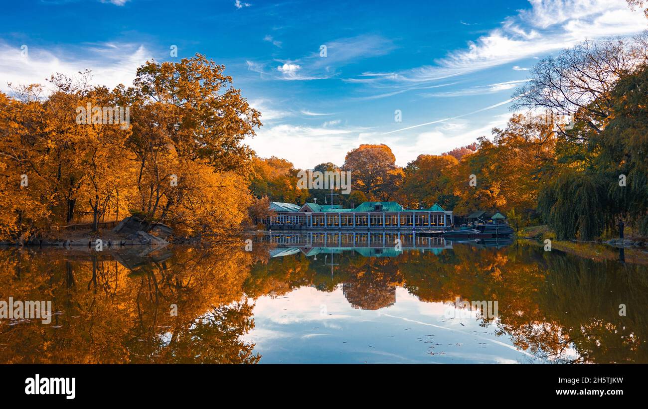 En bas à côté de la Boathouse.Photo prise au Central Park, NY le matin avec un Canon R6. Banque D'Images