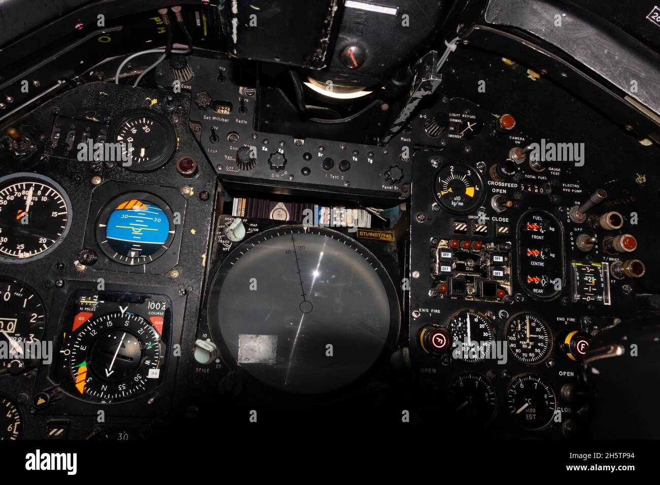 Tableau de bord du cockpit d'avion de chasse Royal Air Force Sepecat Jaguar GR1 Guerre froide.Vue POV des pilotes. Banque D'Images