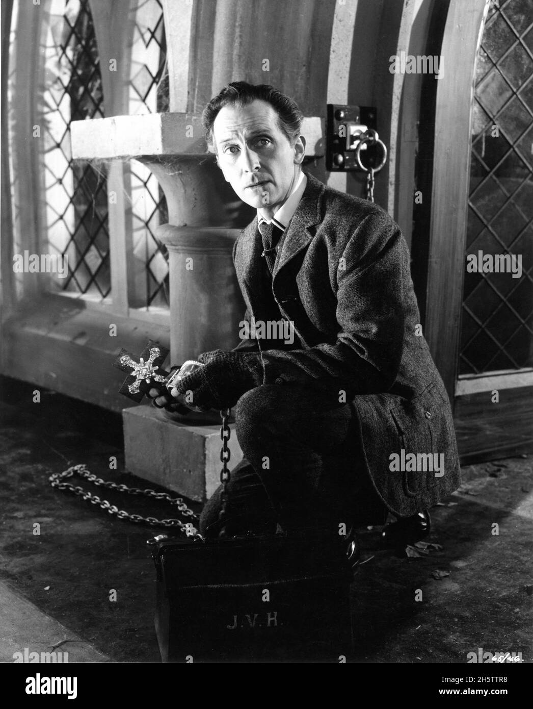 PETER CUSHING Portrait comme Docteur / Professeur Abraham Van Helsing dans LES ÉPOUSES DE DRACULA réalisateur 1960 TERENCE FISHER Hammer films / Rank film Distributors (Royaume-Uni) / Universal Pictures (Etats-Unis) Banque D'Images