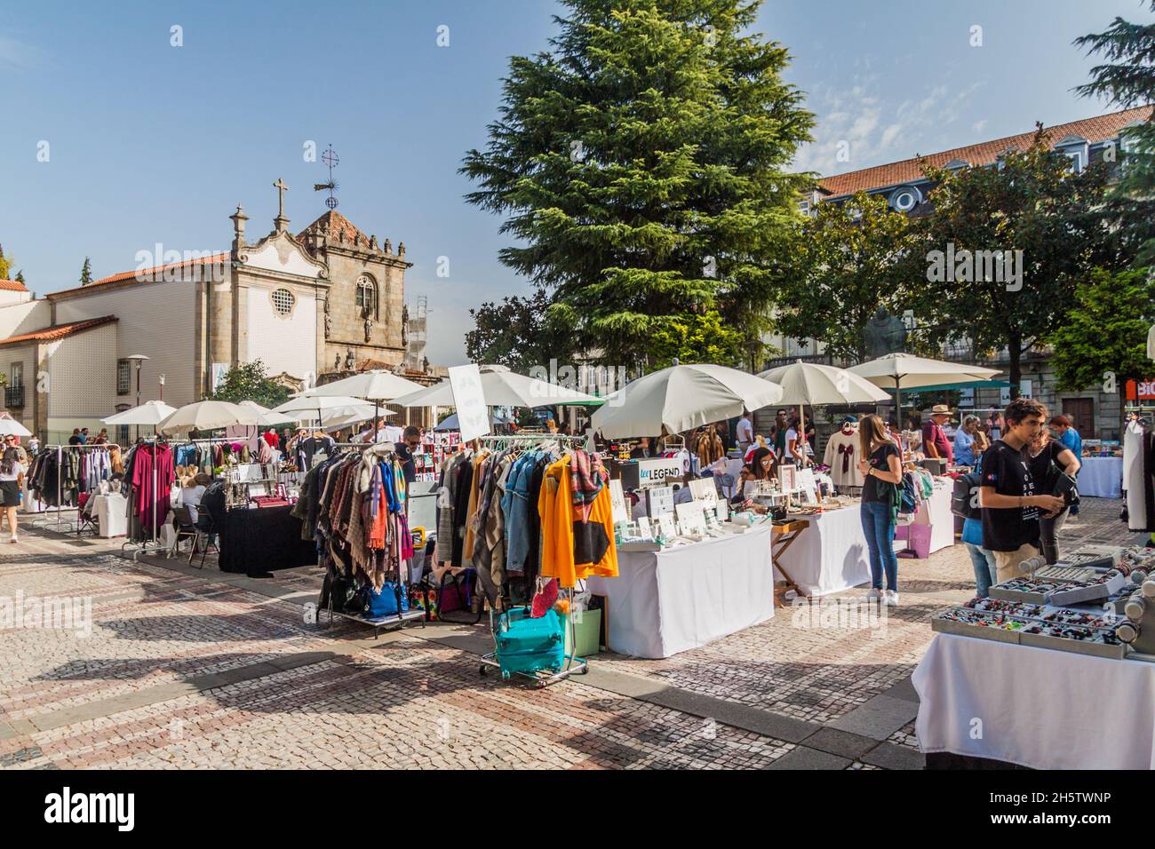 BRAGA, PORTUGAL - 15 OCTOBRE 2017 : marché à la place Largo Sao Joao do Souto à Braga, Portugal Banque D'Images