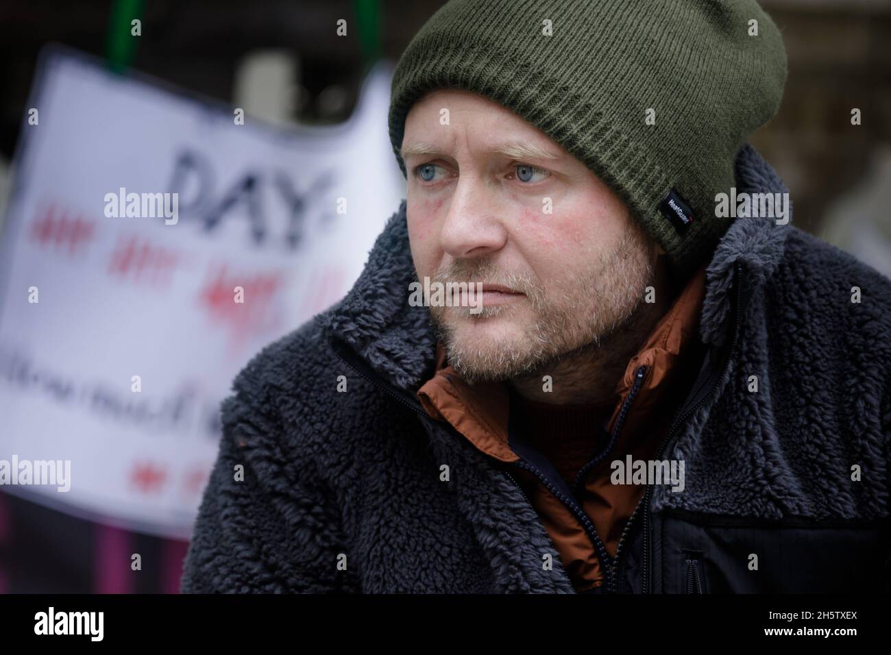 Foreign Office, Westminster, Londres, Royaume-Uni.11 novembre 2021.Richard Ratcliffe photographié à l'extérieur du ministère des Affaires étrangères le jour 19 de sa grève de la faim.Il fait du camping devant le Foreign Office du Royaume-Uni pour protester contre la détention de sa femme et de la mère de son enfant, Nazanin Zaghari-Ratcliffe, qui est détenu en otage en Iran depuis cinq ans et demi.Amanda Rose/Alamy Live News Banque D'Images Foreign Office, Westminster, Londres, Royaume-Uni.11 novembre 2021.Richard Ratcliffe photographié à l'extérieur du ministère des Affaires étrangères le jour 19 de sa grève de la faim.Il fait du camping devant le Foreign Office du Royaume-Uni pour protester contre la détention de sa femme et de la mère de son enfant, Nazanin Zaghari-Ratcliffe, qui est détenu en otage en Iran depuis cinq ans et demi.Amanda Rose/Alamy Live News Banque D'Images