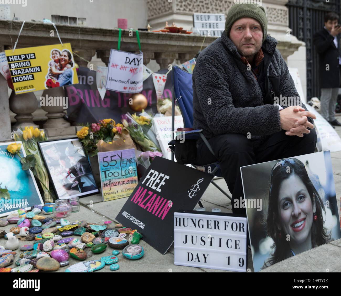 Foreign Office, Westminster, Londres, Royaume-Uni.11 novembre 2021.Richard Ratcliffe photographié à l'extérieur du ministère des Affaires étrangères le jour 19 de sa grève de la faim.Il fait du camping devant le Foreign Office du Royaume-Uni pour protester contre la détention de sa femme et de la mère de son enfant, Nazanin Zaghari-Ratcliffe, qui est détenu en otage en Iran depuis cinq ans et demi.Amanda Rose/Alamy Live News Banque D'Images Foreign Office, Westminster, Londres, Royaume-Uni.11 novembre 2021.Richard Ratcliffe photographié à l'extérieur du ministère des Affaires étrangères le jour 19 de sa grève de la faim.Il fait du camping devant le Foreign Office du Royaume-Uni pour protester contre la détention de sa femme et de la mère de son enfant, Nazanin Zaghari-Ratcliffe, qui est détenu en otage en Iran depuis cinq ans et demi.Amanda Rose/Alamy Live News Banque D'Images