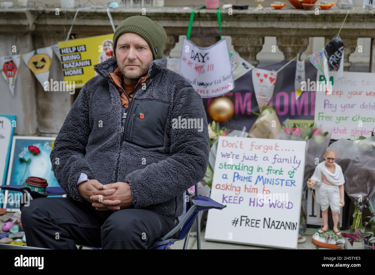 Foreign Office, Westminster, Londres, Royaume-Uni.11 novembre 2021.Richard Ratcliffe photographié à l'extérieur du ministère des Affaires étrangères le jour 19 de sa grève de la faim.Il fait du camping devant le Foreign Office du Royaume-Uni pour protester contre la détention de sa femme et de la mère de son enfant, Nazanin Zaghari-Ratcliffe, qui est détenu en otage en Iran depuis cinq ans et demi.Amanda Rose/Alamy Live News Banque D'Images Foreign Office, Westminster, Londres, Royaume-Uni.11 novembre 2021.Richard Ratcliffe photographié à l'extérieur du ministère des Affaires étrangères le jour 19 de sa grève de la faim.Il fait du camping devant le Foreign Office du Royaume-Uni pour protester contre la détention de sa femme et de la mère de son enfant, Nazanin Zaghari-Ratcliffe, qui est détenu en otage en Iran depuis cinq ans et demi.Amanda Rose/Alamy Live News Banque D'Images
