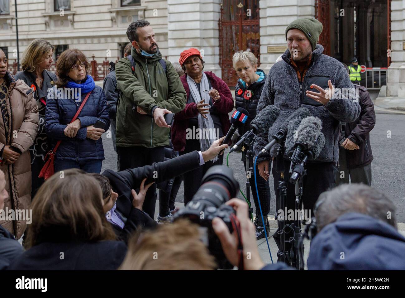Foreign Office, Westminster, Londres, Royaume-Uni.11 novembre 2021.Richard Ratcliffe adresse les médias et les partisans à la suite d'une réunion décourageante avec le Foreign Office, le 19 jour de sa grève de la faim.Il fait du camping devant le Foreign Office du Royaume-Uni pour protester contre la détention de sa femme et de la mère de son enfant, Nazanin Zaghari-Ratcliffe, qui est détenu en otage en Iran depuis cinq ans et demi.Amanda Rose/Alamy Live News Banque D'Images Foreign Office, Westminster, Londres, Royaume-Uni.11 novembre 2021.Richard Ratcliffe adresse les médias et les partisans à la suite d'une réunion décourageante avec le Foreign Office, le 19 jour de sa grève de la faim.Il fait du camping devant le Foreign Office du Royaume-Uni pour protester contre la détention de sa femme et de la mère de son enfant, Nazanin Zaghari-Ratcliffe, qui est détenu en otage en Iran depuis cinq ans et demi.Amanda Rose/Alamy Live News Banque D'Images