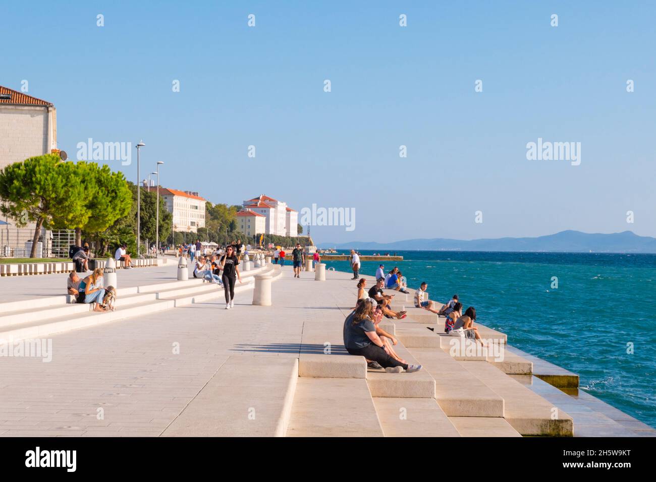 Obala kralja Petra Krešimira IV, promenade du bord de mer, à Sea Organ, vieille ville, Zadar,Croatie Banque D'Images