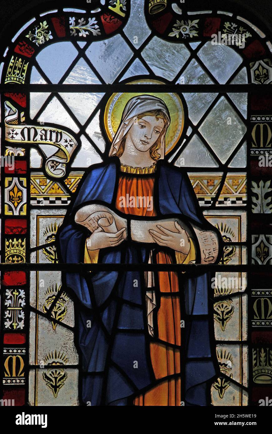 Vitraux de J Powell et fils de 1936 représentant Marie de Bethany, Église de la Sainte-Croix, Burley-on-the-Hill, Rutland Banque D'Images