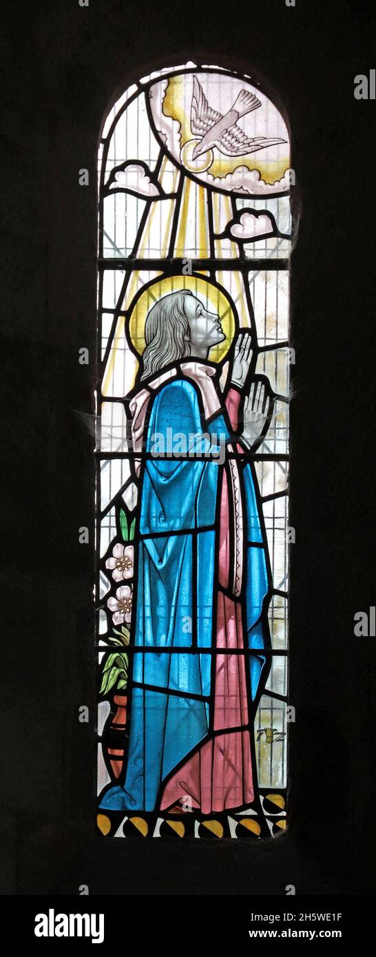 Vitraux de G Maile & son représentant l'Annonciation à la Vierge, Sainte Marie et la Sainte Croix, Alderminster, Warwickshire Banque D'Images