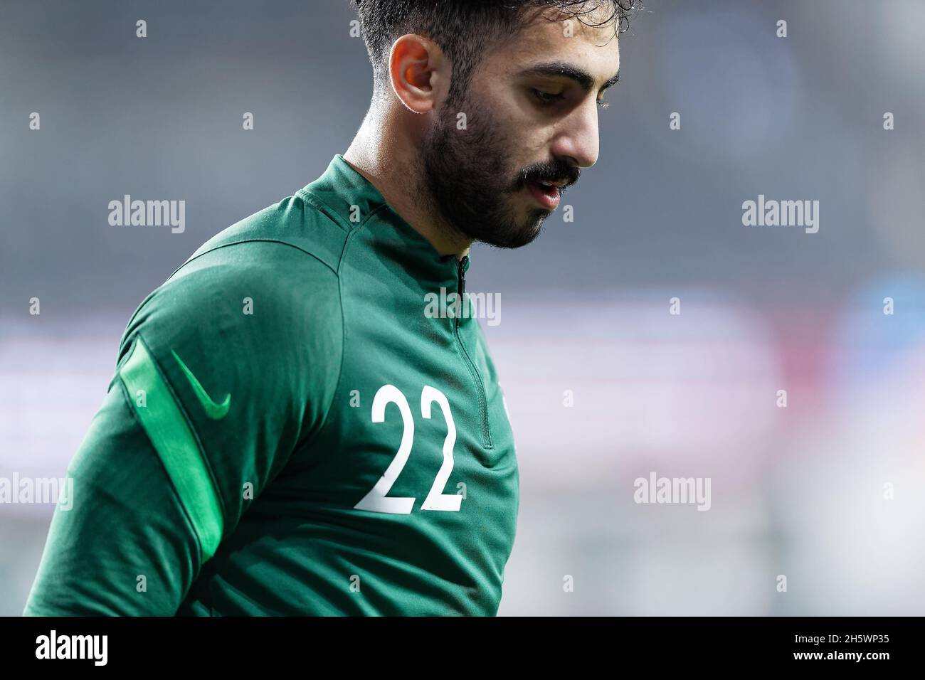 Sydney, Australie.11 novembre 2021.NAWAF DHAHI ALAQIDI s'échauffe avant le début du match lors de la coupe du monde de la FIFA, match de qualification asiatique de l'AFC entre les Socceroos d'Australie et l'Arabie Saoudite au stade CommBank le 11 novembre 2021 à Sydney, Australie Credit: IOIO IMAGES/Alay Live News Banque D'Images