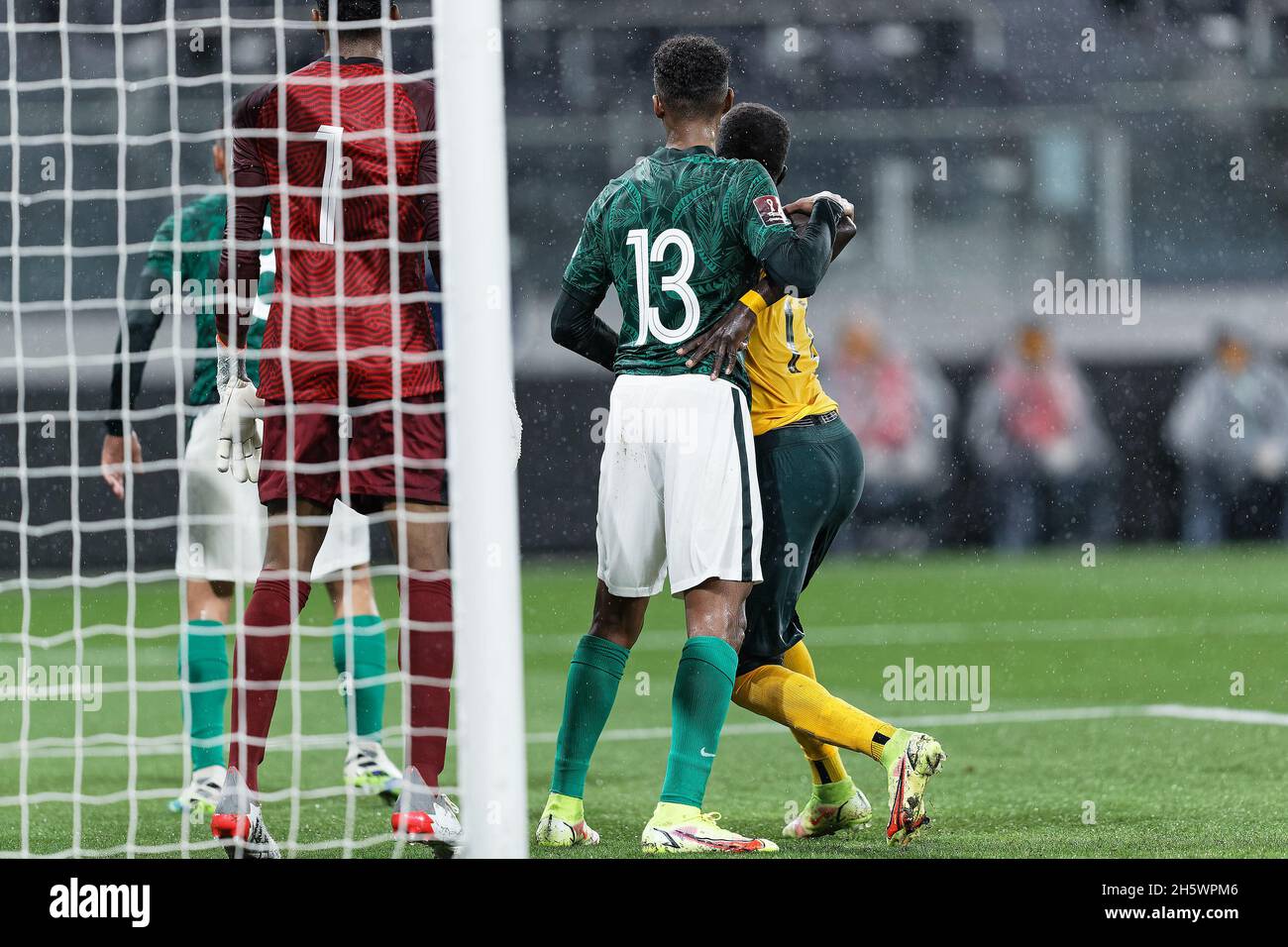 Sydney, Australie.11 novembre 2021.NASSER ESSA ALDAWSARI, d'Arabie Saoudite, marque AWER MABIL lors du match de qualification asiatique de la coupe du monde de la FIFA, AFC entre les Socceroos d'Australie et l'Arabie Saoudite au stade CommBank le 11 novembre 2021 à Sydney, Australie Credit: IOIO IMAGES/Alay Live News Banque D'Images