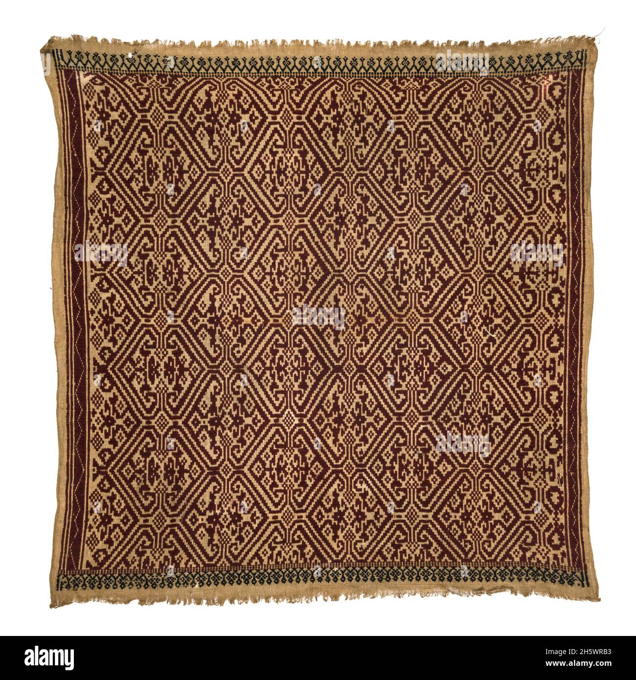 Textile de cérémonie, C XIXe, Lampung, Sumatra.Tampan a été utilisé pour les cérémonies de rites de passage, comme point focal pour les repas rituels, le siège pour les aînés qui supervisent le droit traditionnel, et lié à des maisons nouvellement construites.Des exemples de l'intérieur montagneux montrent des sujets naturels ou domestiques stylisés et des dessins géométriques, tandis que ceux de la côte (tampan pasisir) affichent des scènes richement détaillées de navires et d'autres motifs.Le navire, le motif principal, symbolise le mouvement, approprié aux rites des rituels de passage. Banque D'Images