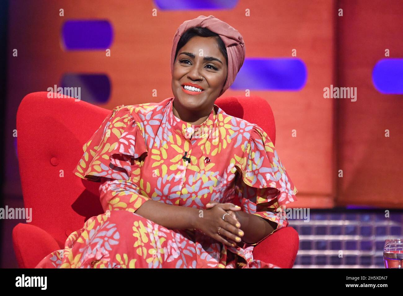 USAGE ÉDITORIAL SEULEMENT Nadiya Hussain pendant le tournage du Graham Norton Show à BBC Studioworks 6 Television Center, Wood Lane, Londres, devant être diffusé sur BBC One vendredi soir. Banque D'Images