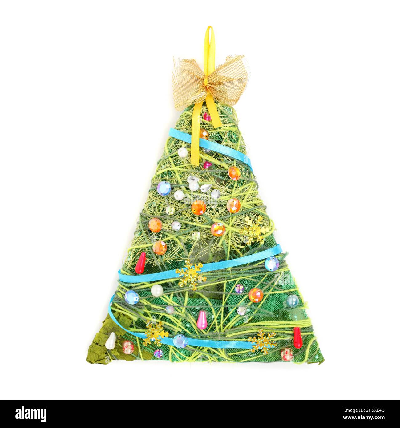 arbre du nouvel an fait à la main en papier et en textile, décoré de perles Banque D'Images