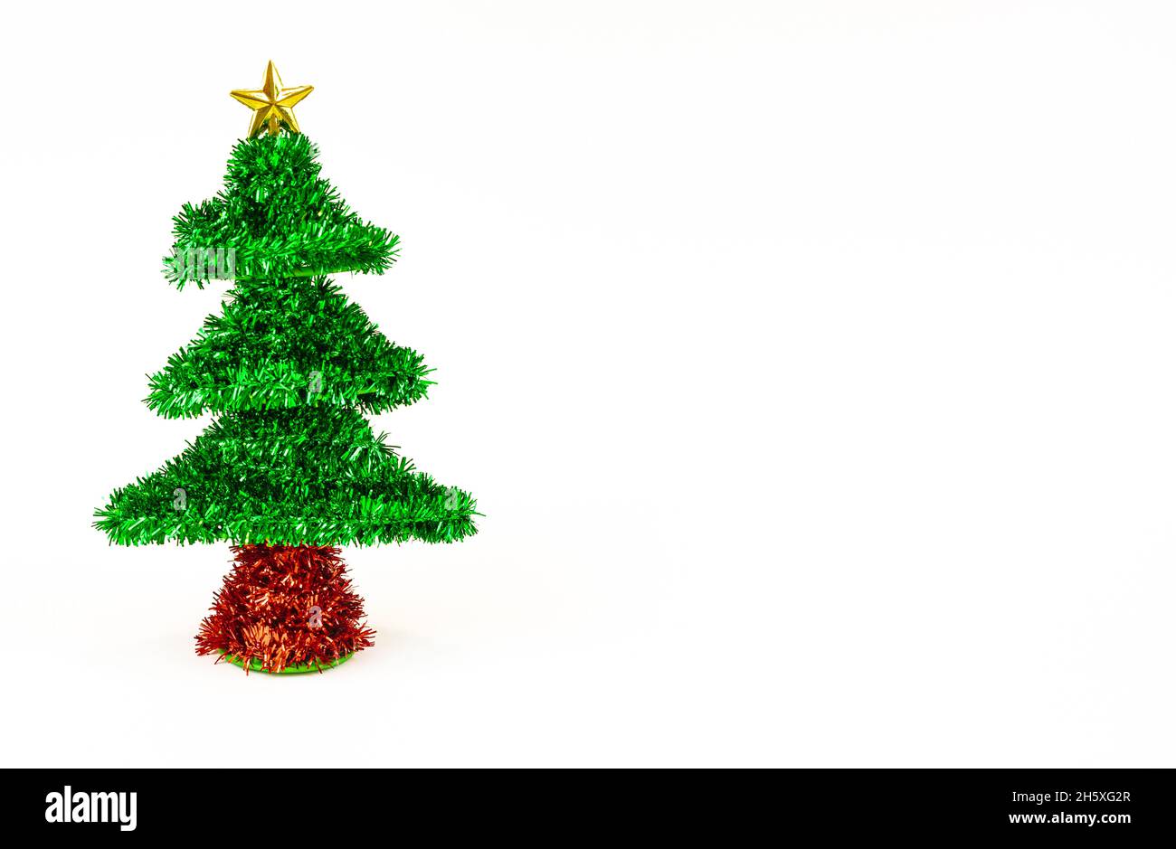Arbre de Noël isolé sur fond blanc.Noël décoration de sapin brillant sur fond blanc, Joyeux Noël et Bonne Année.Gros plan, Banque D'Images