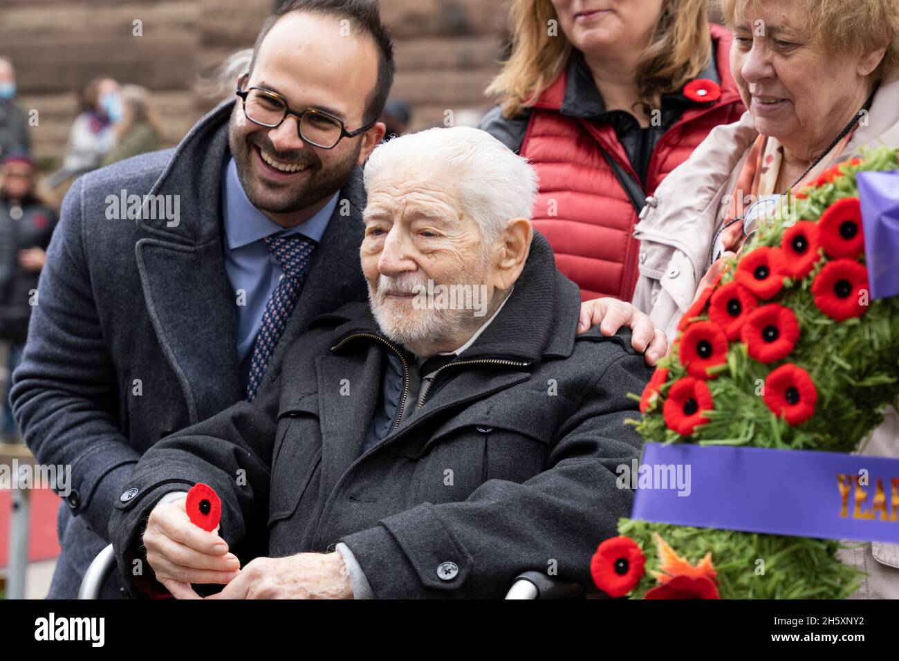 Ancien combattant de la Seconde Guerre mondiale de 100 ans Marvin Gord, cérémonie du jour du souvenir, vieil hôtel de ville, Toronto, Canada 2021 Banque D'Images
