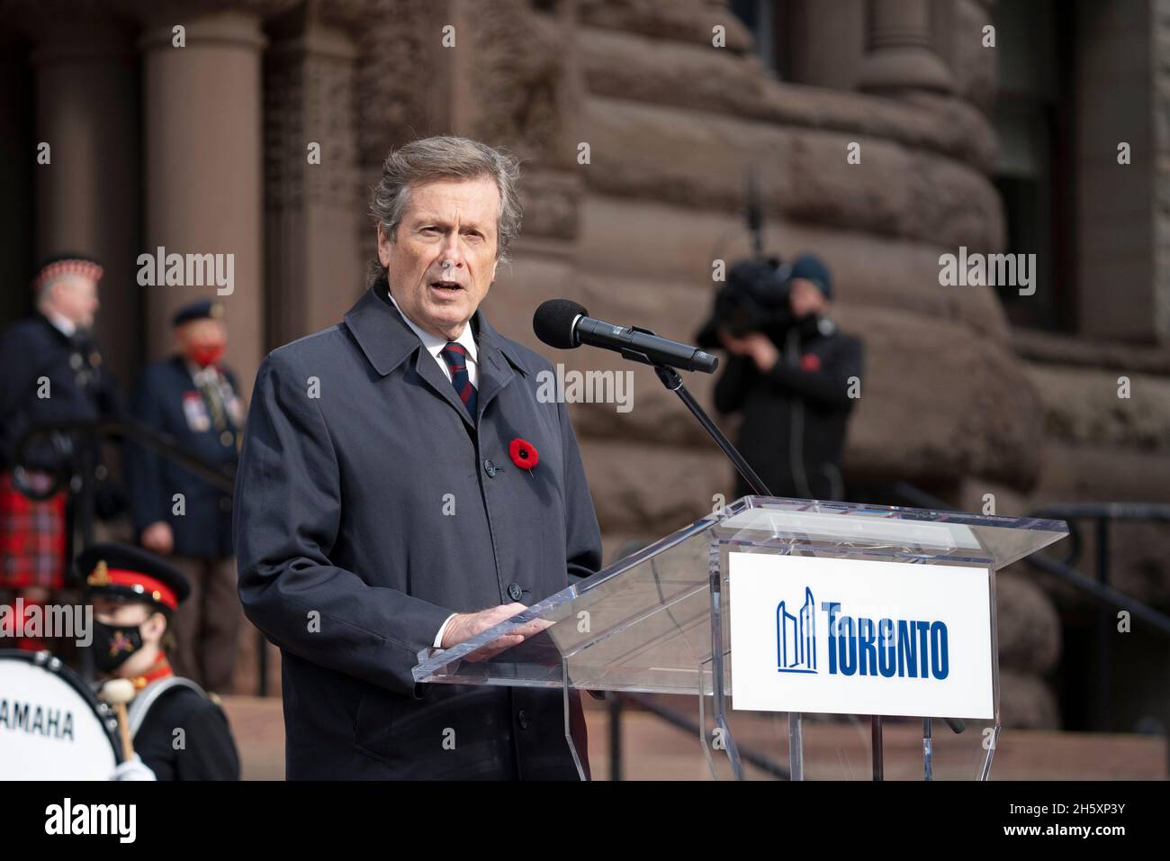 Le maire de Toronto, John Tory, prend la parole lors de la cérémonie du jour du souvenir, à l'ancien hôtel de ville, le 11 2021 novembre, au Canada Banque D'Images