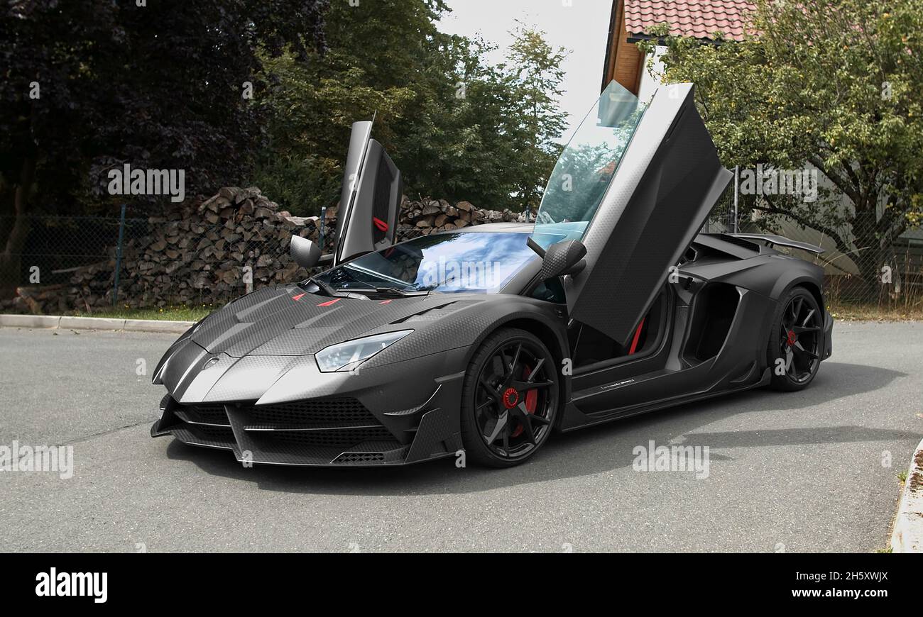 BERLIN, ALLEMAGNE - 16 octobre 2021 : un extérieur Lamborghini Aventador de luxe avec des éléments sport élégants Banque D'Images