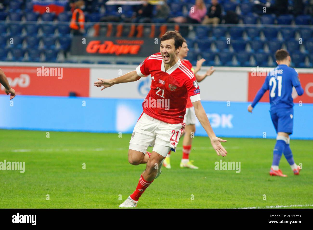 Saint-Pétersbourg, Russie.11 novembre 2021.Alexander Erokhin (No.21), de Russie, célèbre un but lors du match des qualificatifs de la coupe du monde de la FIFA 2022 entre la Russie et Chypre à l'arène Gazprom.Note finale; Russie 6:0 Chypre.(Photo de Maksim Konstantinov/SOPA image/Sipa USA) crédit: SIPA USA/Alay Live News Banque D'Images