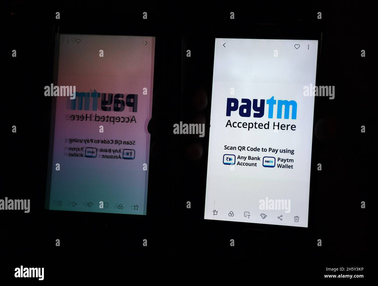 Mumbai, Inde.09ème novembre 2021.Logo Paytm affiché sur un écran de téléphone mobile à Mumbai.Paytm est une multinationale indienne spécialisée dans les paiements numériques, qui vient de sortir avec l'offre publique initiale (IPO) avec des actions cotées à la bourse.Crédit : SOPA Images Limited/Alamy Live News Banque D'Images