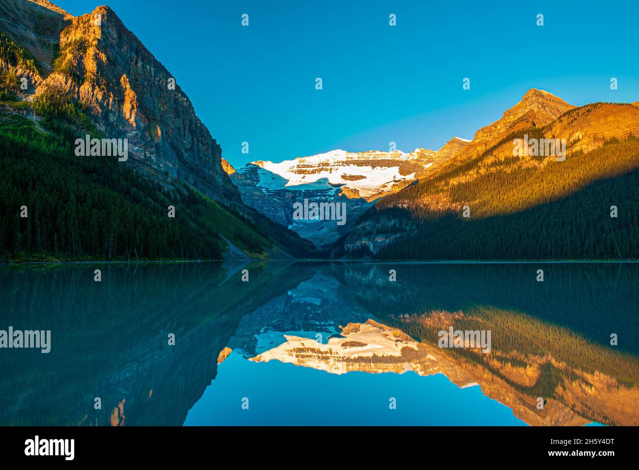 Lake Louise Banff Alberta Canada en été Banque D'Images