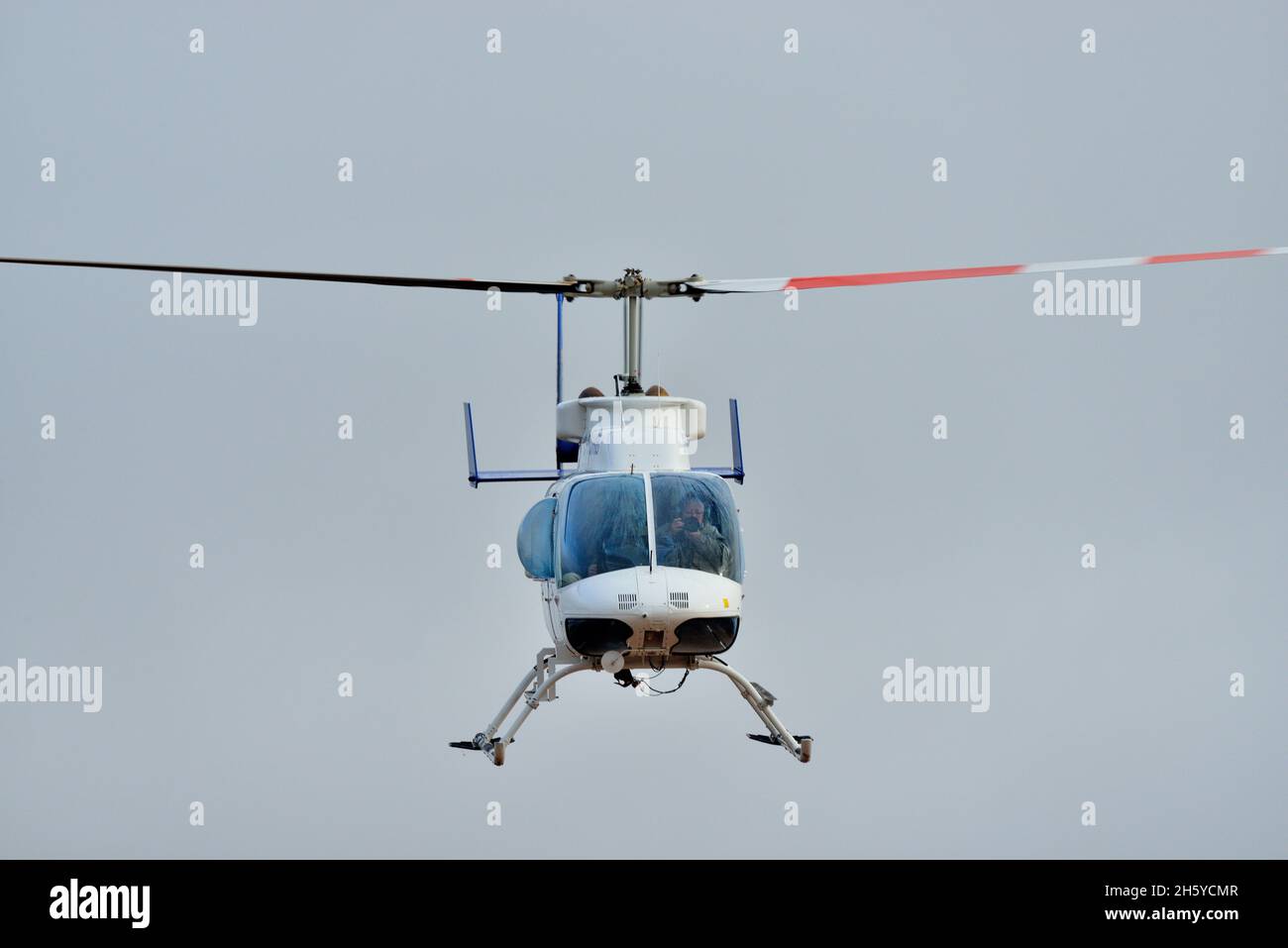 Hélicoptère se levant pour une excursion touristique d'une journée, Arctic Haven Lodge, lac Ennadai, Nunavut, Canada Banque D'Images