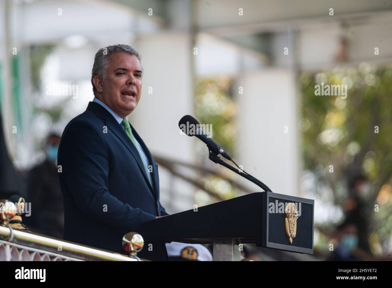 Bogota, Colombie.11 novembre 2021.Le président colombien, Ivan Duque Marquez, prononce un discours au cours d'un événement où le président colombien, Ivan Duque Marquez, et le ministre colombien de la Défense, Diego Molano, ont célébré l'anniversaire de la police nationale de Colombie en 130 et ont fait la promotion d'officiers à plus de 100 membres de la police, à Bogota,Colombie le 11 novembre 2021.Crédit : long Visual Press/Alamy Live News Banque D'Images