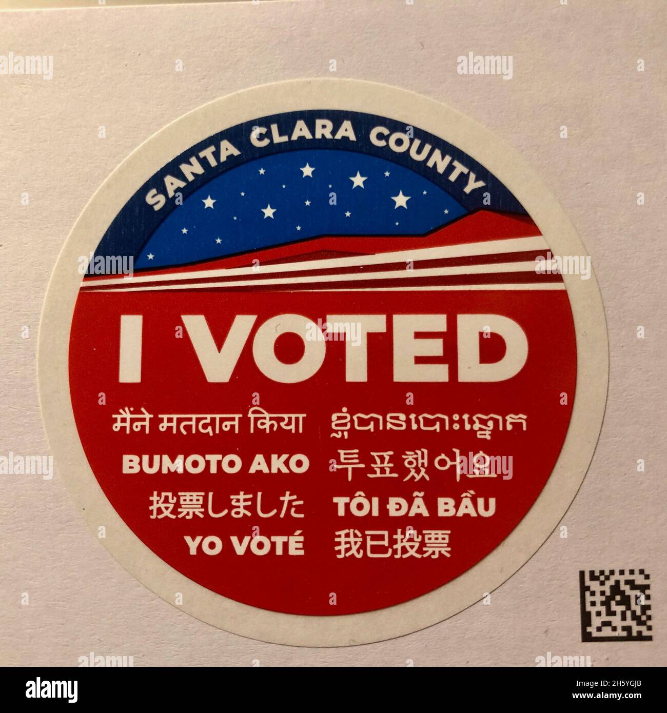 En Haut à Droite En Anglais L'autocollant J'ai voté distribué aux électeurs du comté de Santa Clara, en  Californie, lors de l'élection générale de novembre 2020, que l'on voit ici  apposé sur un bulletin de vote par la