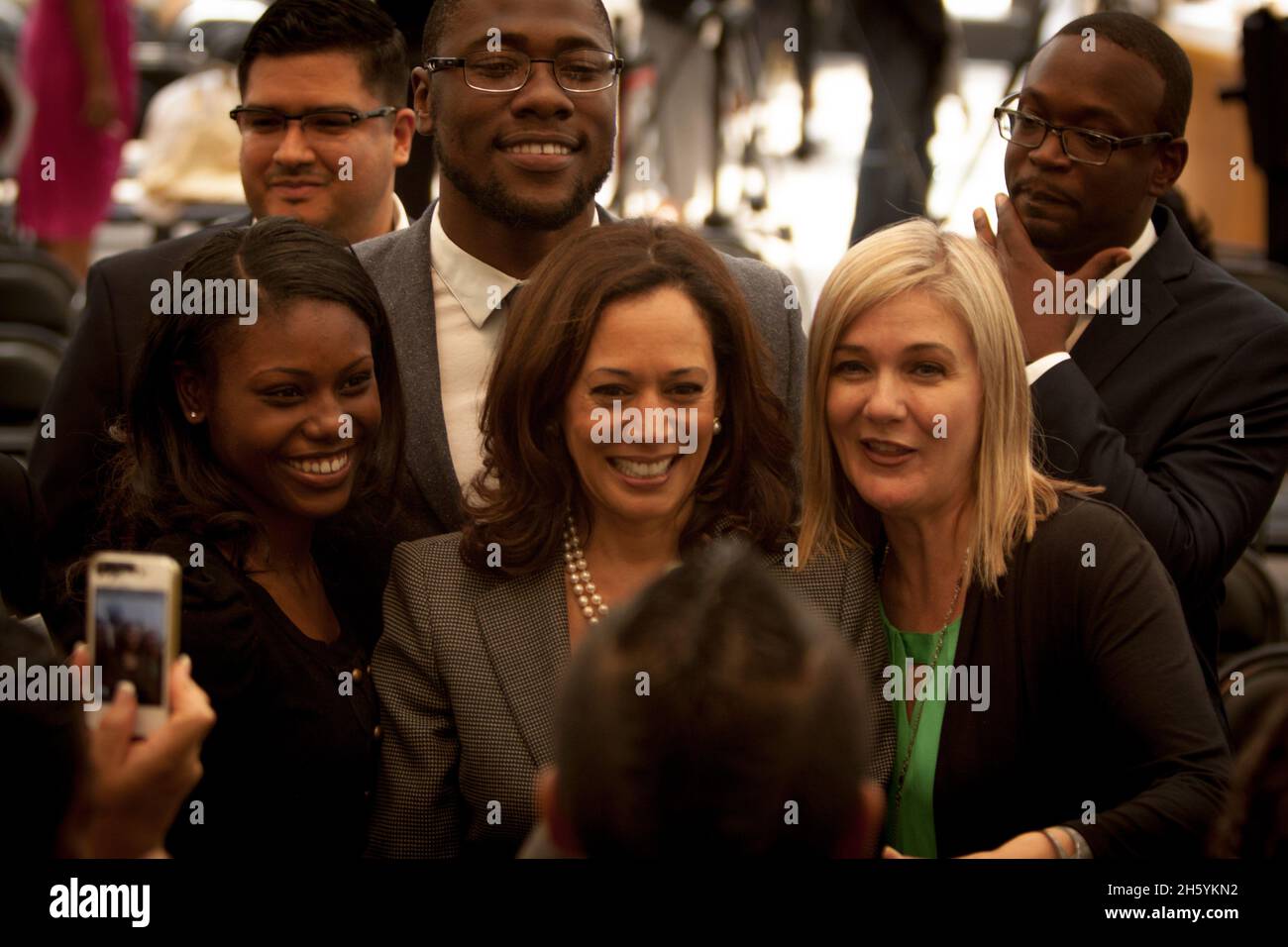 Le procureur général Kamala Harris prononce des observations sur le 50e anniversaire de la signature de la Loi sur les droits civils à Los Angeles le 30 juin 2014 Banque D'Images