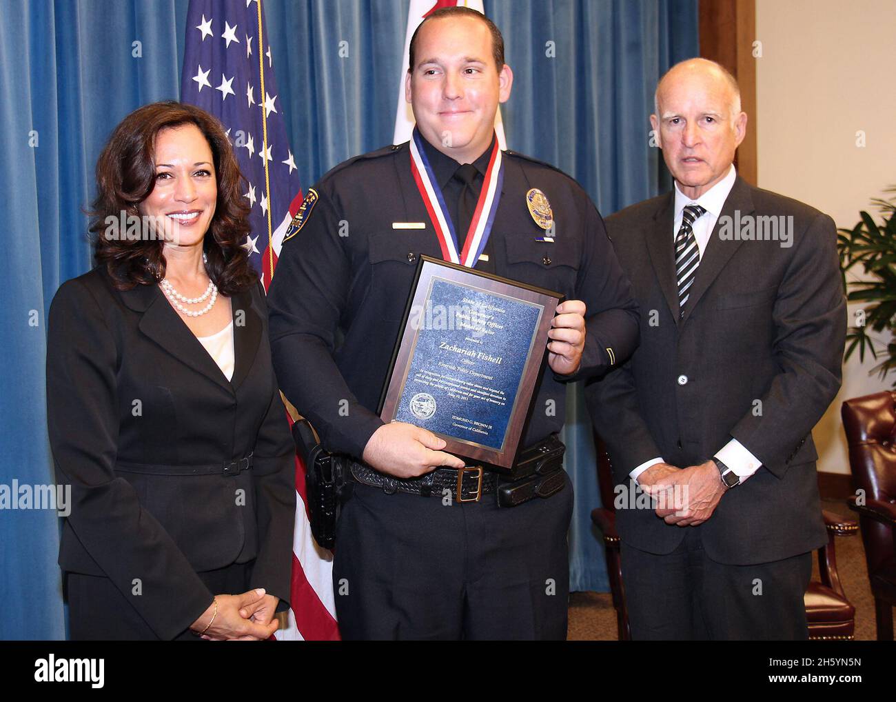 Le procureur général Kamala Harris et le gouverneur Jerry Brown ont honoré trois personnes de la Médaille de l'agent de sécurité publique de Valor pour leur engagement, leur service et leur bravoure extraordinaires dans l'exercice de leurs fonctions. CA.13 septembre 2012 Banque D'Images