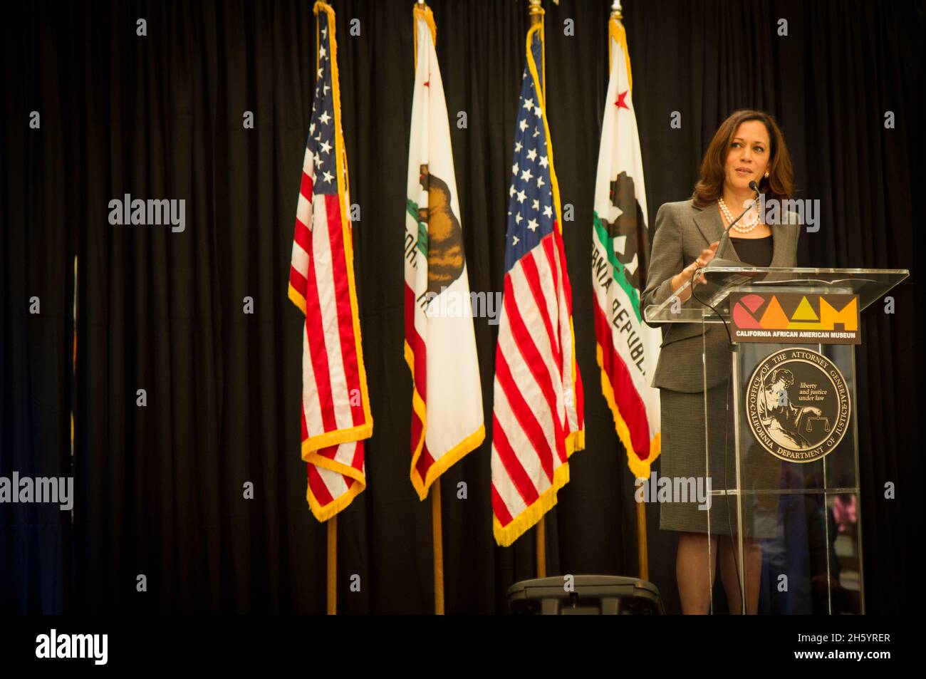 Le procureur général Kamala Harris prononce des observations sur le 50e anniversaire de la signature de la Loi sur les droits civils à Los Angeles le 30 juin 2014 Banque D'Images