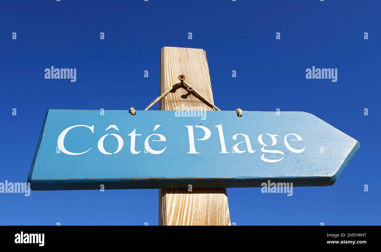 FRANCE, CORSE ( 2B ), ALGAJOLA, INFORMATIONS SUR LA PLAGE DANS LE PETIT VILLAGE D'ALGAJOLA AU NORD DE L'ÎLE DE CORSE Banque D'Images