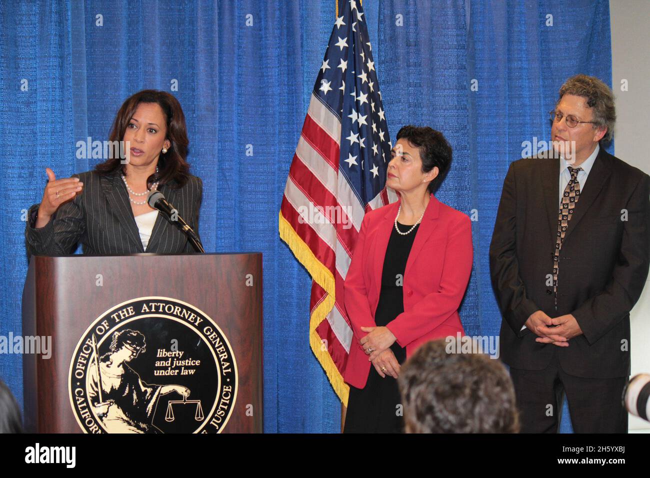 Le procureur général Kamala Harris poursuit les cabinets d'avocats qui se sont engagés dans une fraude hypothécaire de masse nationale de joint ca.18 août 2011 Banque D'Images