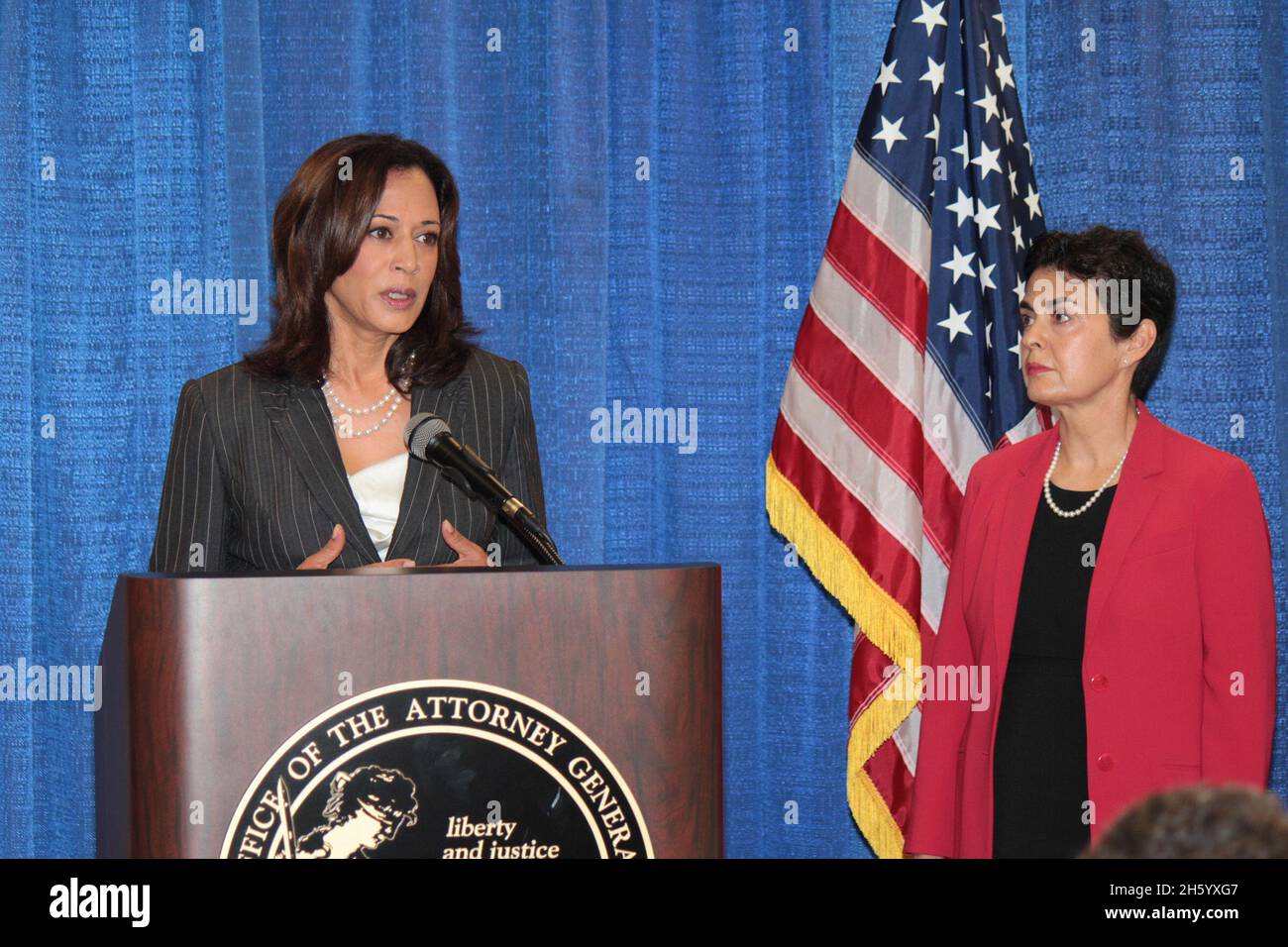 Le procureur général Kamala Harris poursuit les cabinets d'avocats qui se sont engagés dans une fraude hypothécaire de masse nationale de joint ca.17 août 2011 Banque D'Images