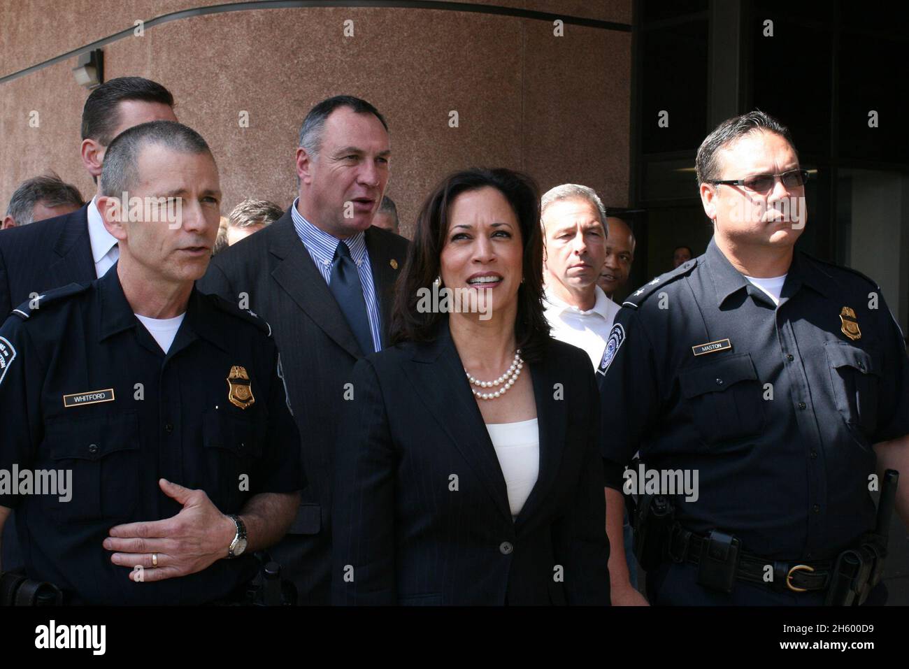 Le procureur général Kamala Harris se joint aux chefs d'État à la frontière mexicaine pour faire le tour et discuter des stratégies de lutte contre la criminalité des gangs ca.24 mars 2011 Banque D'Images