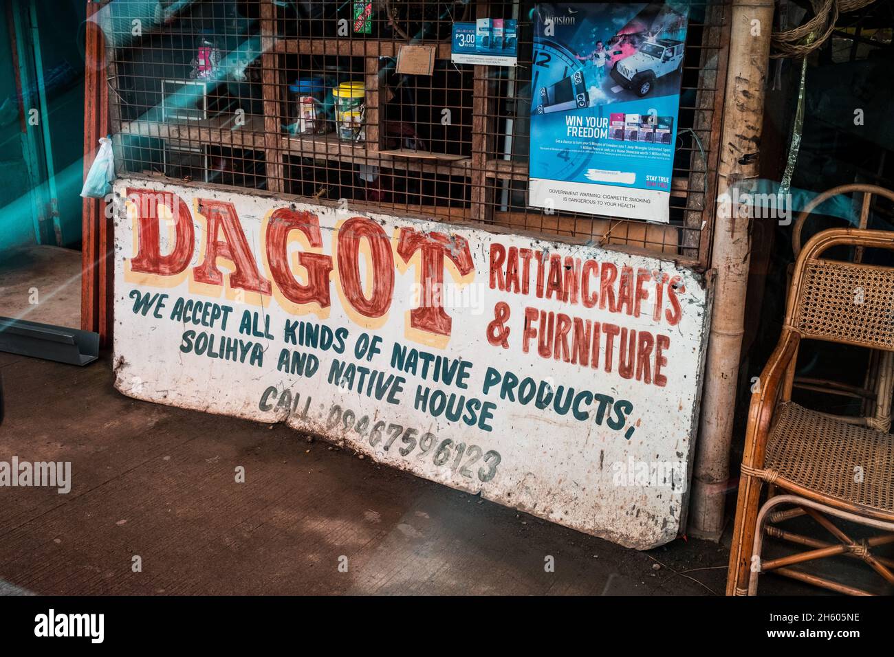 Juillet 2017.Fabrication de meubles en rotin au Dagot rotin artisanat et mobilier.Puerto Princesa, Palawan, Philippines. Banque D'Images