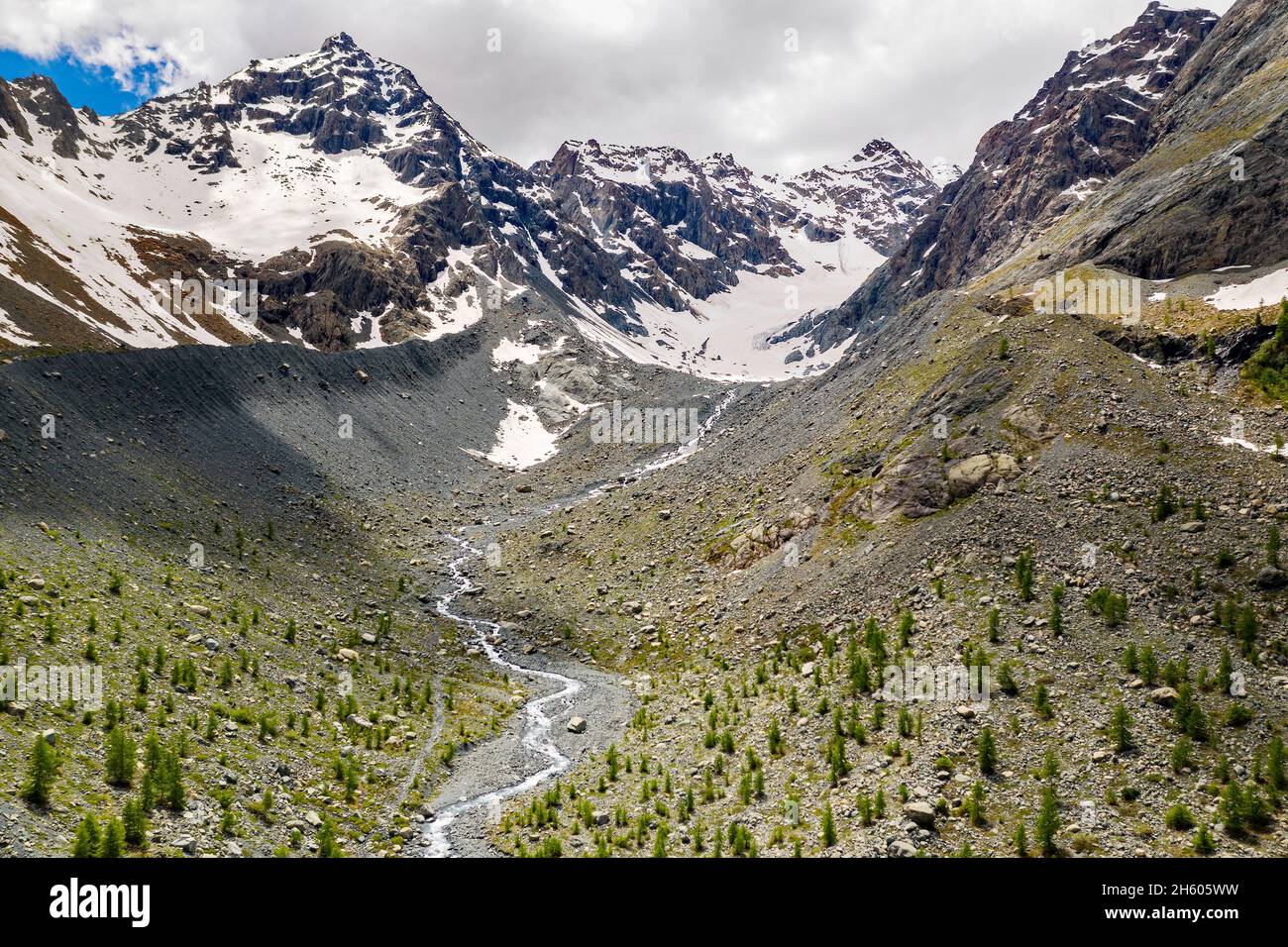 Valmalenco (IT), vue aérienne de la vallée de Ventina avec Rifugio Porro Gerli Banque D'Images