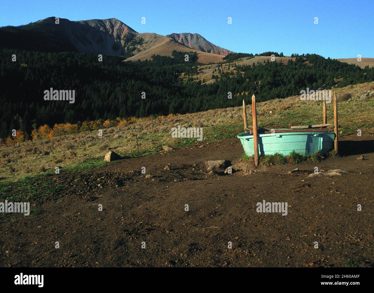 Réservoir d'arrosage utilisé pour faciliter le pâturage en rotation et l'exclusion des zones riveraines ca.2011 ou antérieur Banque D'Images