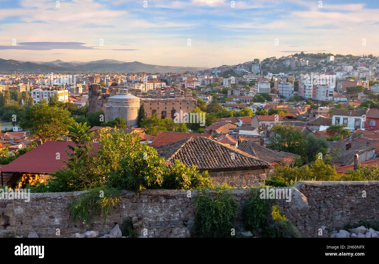 Photo panoramique de la ville de Pergamon connue localement sous le nom de Bergama.Concept de tourisme et de loisirs. Banque D'Images