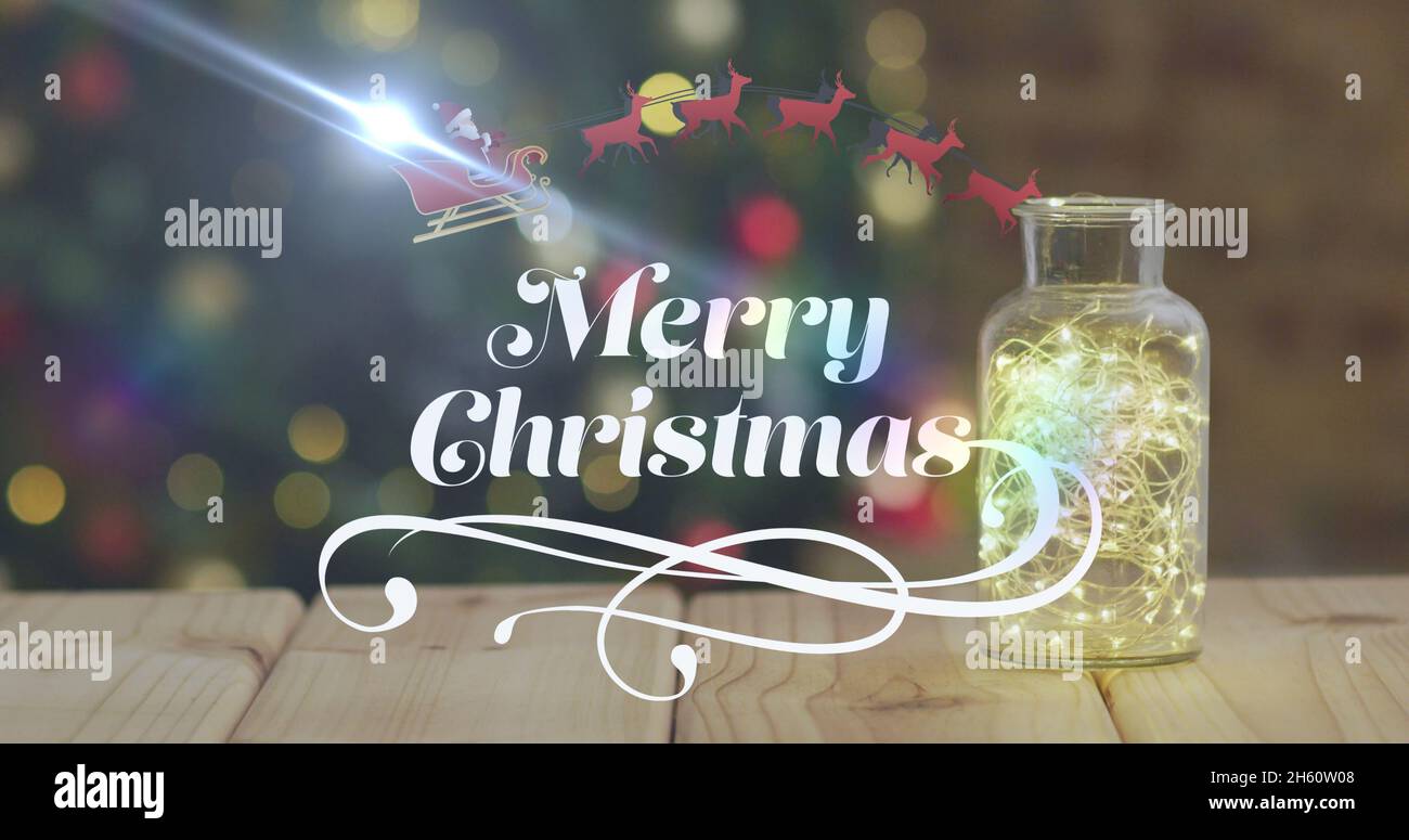Image du texte joyeux noël sur un arbre de noël flou en arrière-plan Banque D'Images