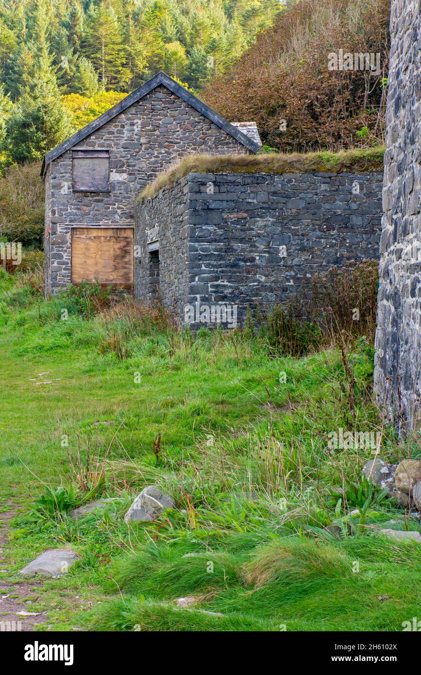 Ruines d'un four à chaux du XVIIIe siècle à Mouth Mill près de Clovelly sur le South West Coast Path dans le nord du Devon Angleterre Banque D'Images