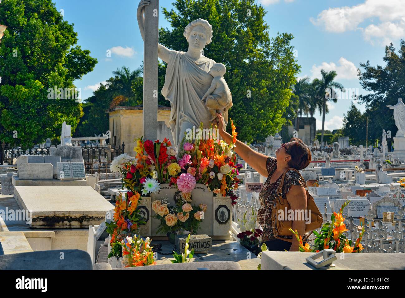 Cimetière du côlon (Cementerio de Cristóbal Colón) - Mourning le parti, la Habana (la Havane), Habana, Cuba Banque D'Images