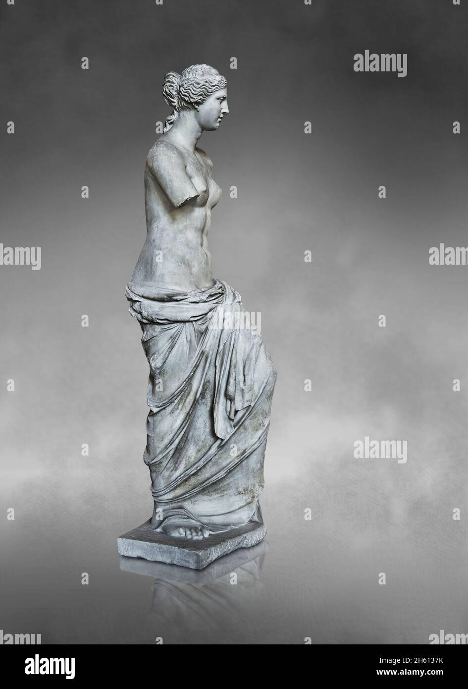 Vénus de Milo ancinet statue grecque d'Aphrodite, vers 150 et 125 av. J.-C., Musée du Louvre Ma399 ou N527.Aphrodite est représenté cheveux dans un petit pain avec un headban Banque D'Images