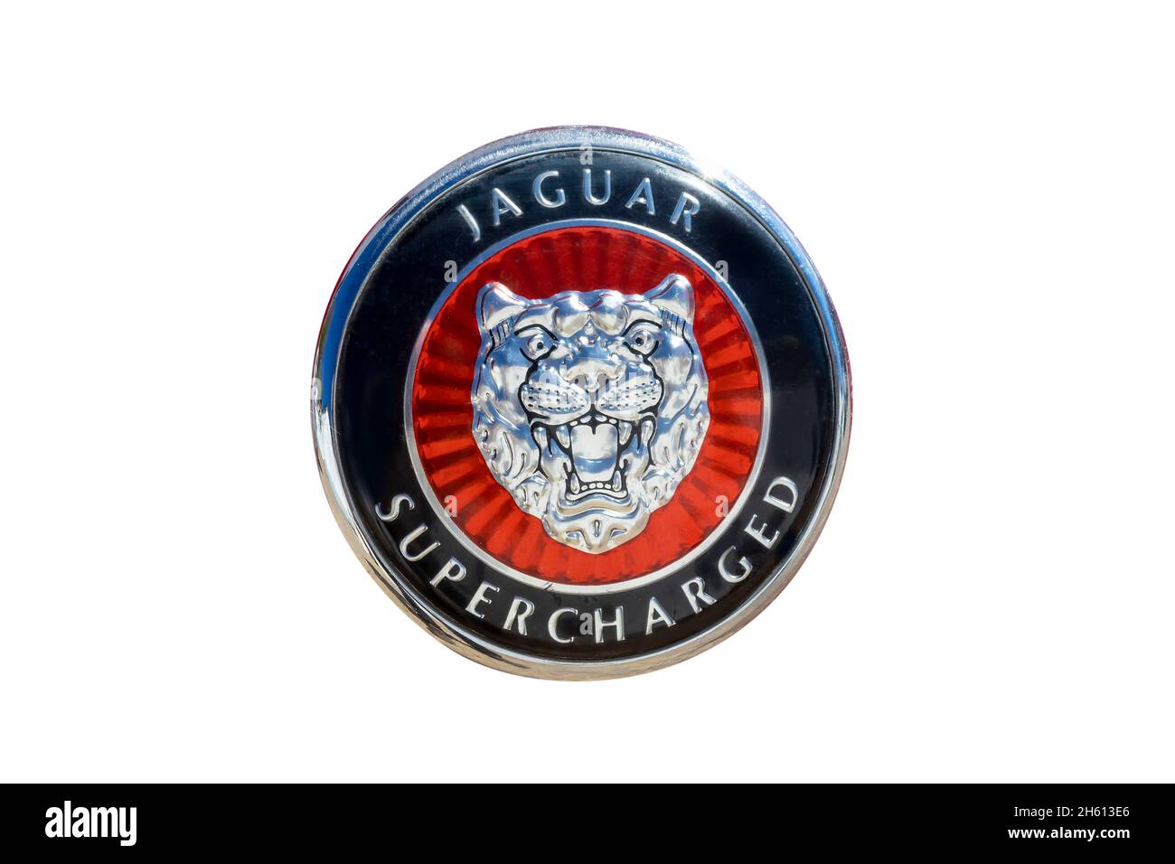 Huelva, Espagne - 5 novembre 2021 : logo d'une voiture Jaguar isolée sur fond blanc Banque D'Images