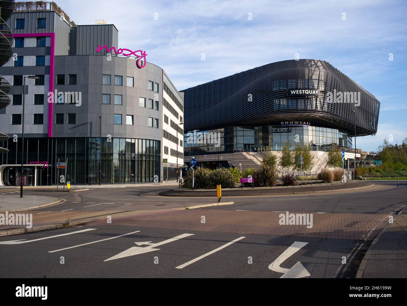 Vue générale sur le centre commercial de Westquay et l'hôtel Moxy à Harbour Parade Southampton, Royaume-Uni. Banque D'Images Vue générale sur le centre commercial de Westquay et l'hôtel Moxy à Harbour Parade Southampton, Royaume-Uni. Banque D'Images