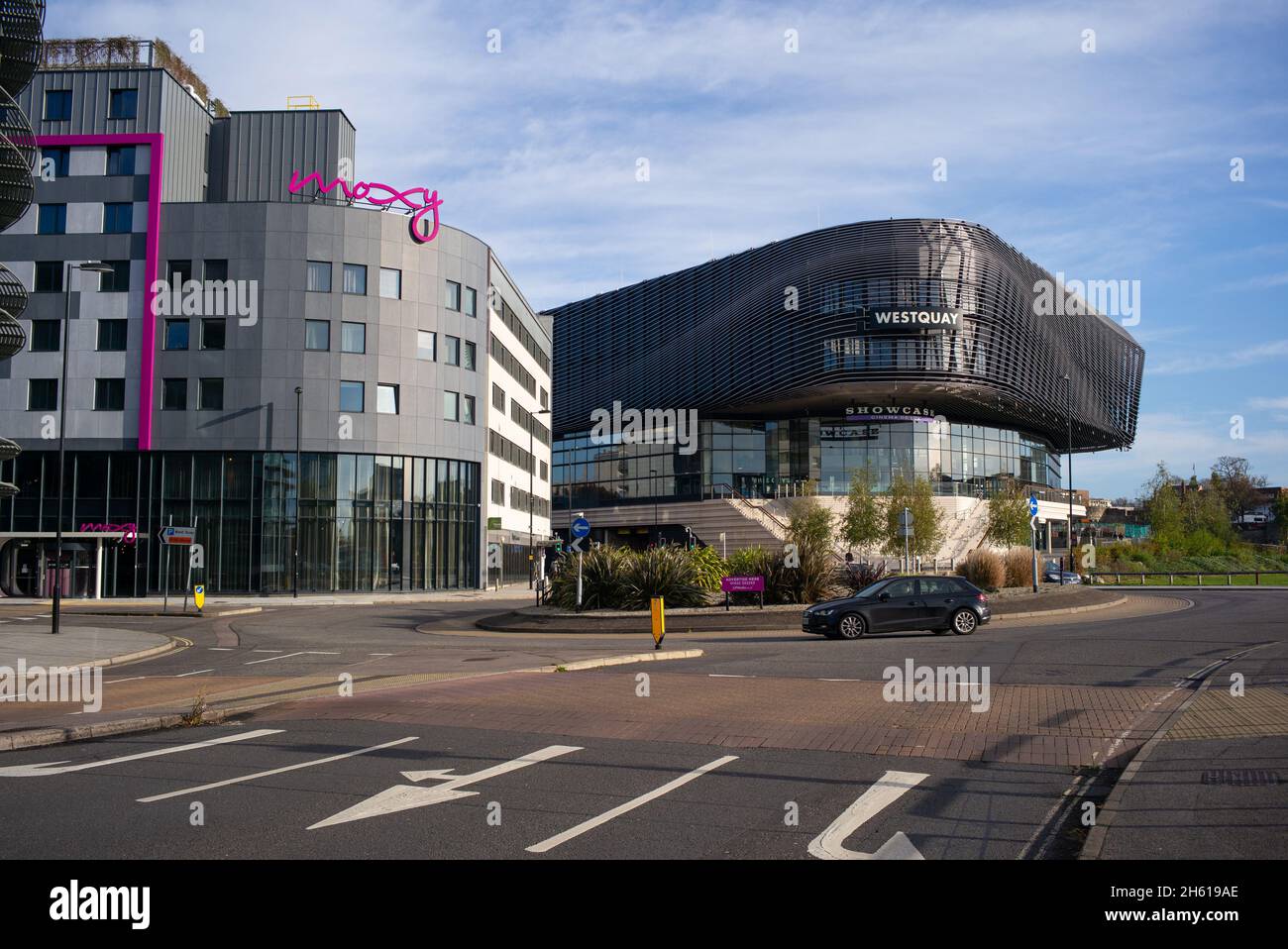 Vue générale sur le centre commercial de Westquay et l'hôtel Moxy à Harbour Parade Southampton, Royaume-Uni. Banque D'Images Vue générale sur le centre commercial de Westquay et l'hôtel Moxy à Harbour Parade Southampton, Royaume-Uni. Banque D'Images