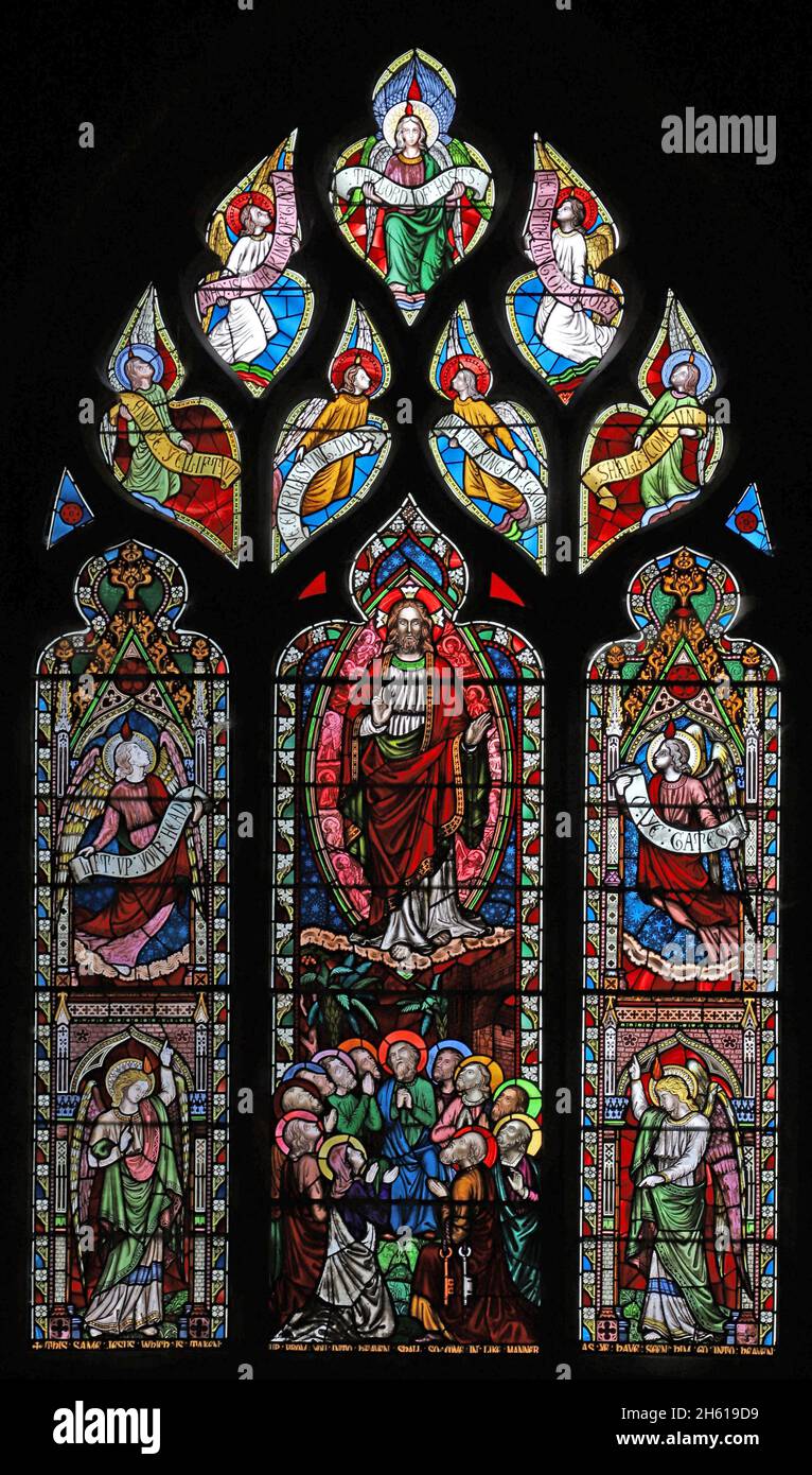 Vitraux de 1855 par Frederick Preedy (1820-1898) représentant l'Ascension de Jésus, l'église Saint-Jacques, Harvington, Worcestershire Banque D'Images