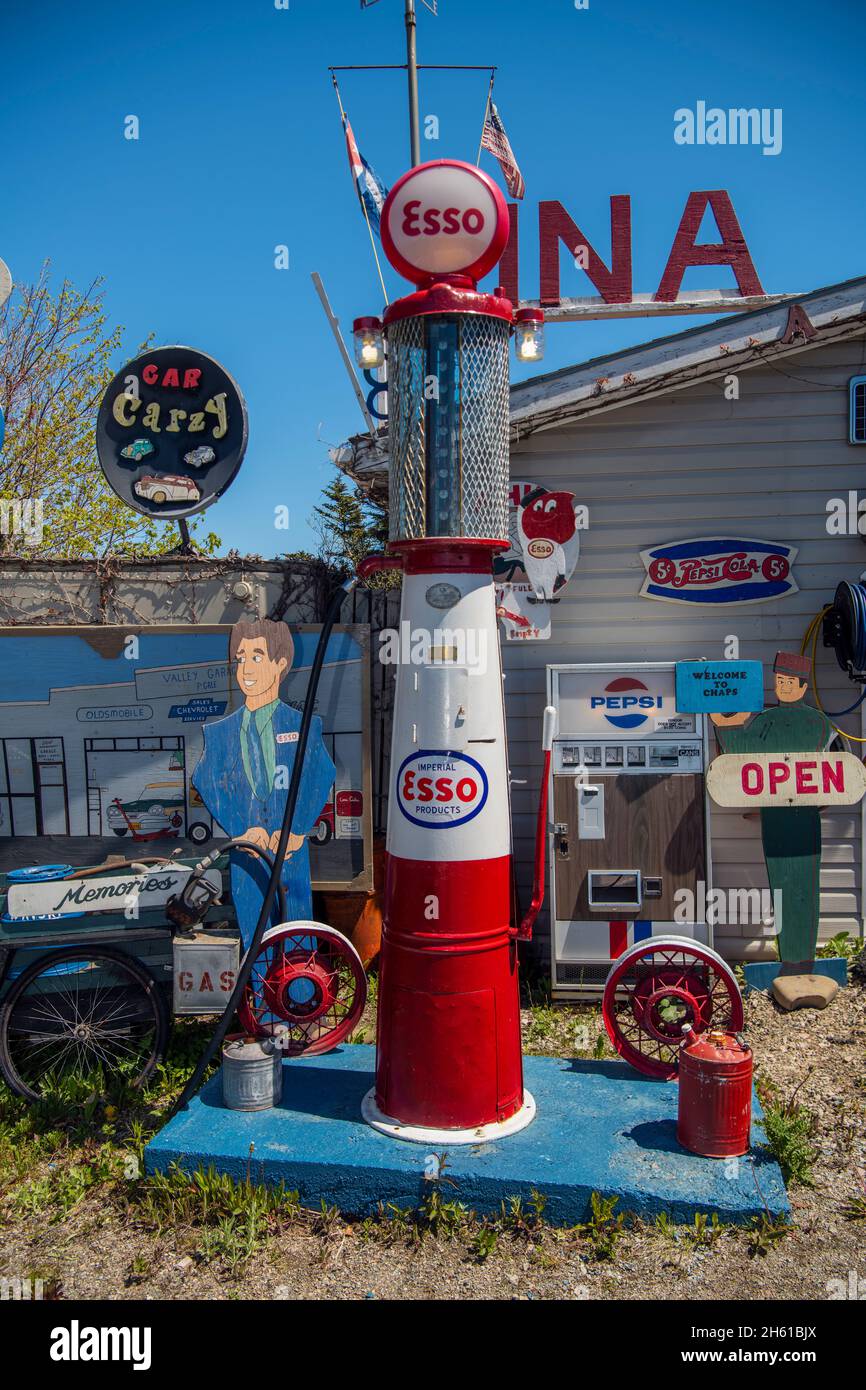 Curios des années 1950 dans un arrêt de bord de route, Codroy, Terre-Neuve-et-Labrador NL, Canada Banque D'Images