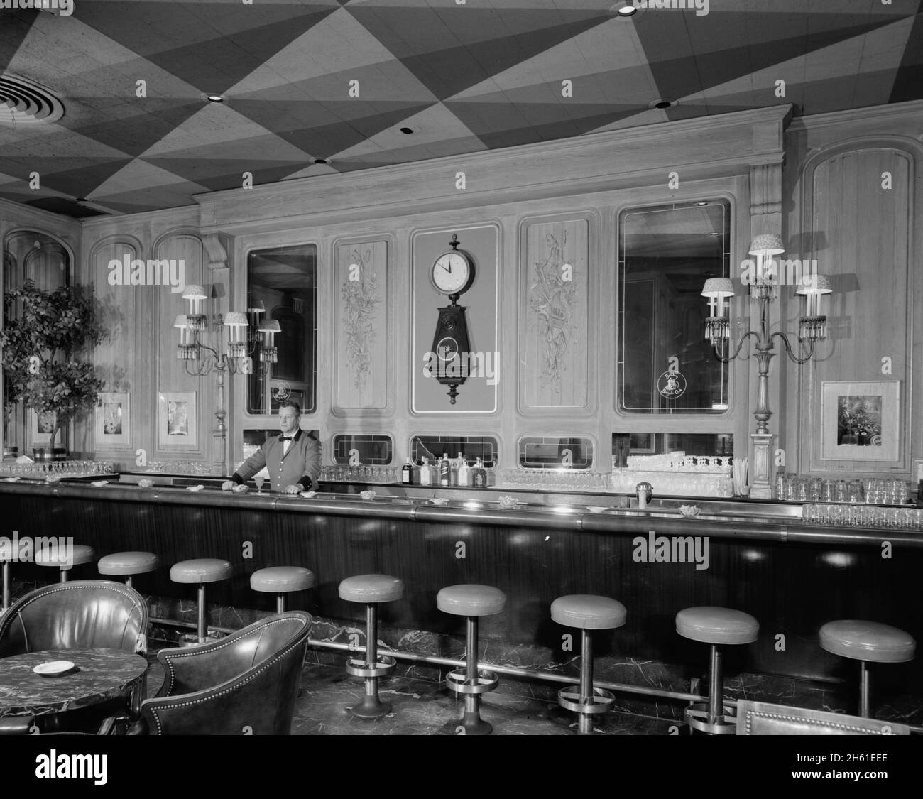 Essex House, Central Park South, New York City; 1963 Banque D'Images